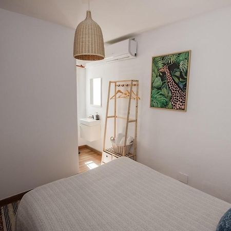 Hostal The Monkey Room Marbella Bagian luar foto