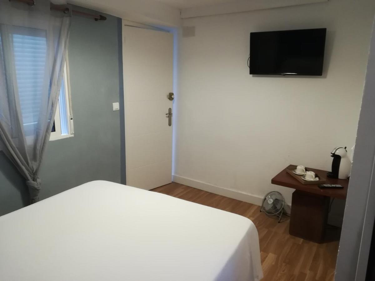 Hostal The Monkey Room Marbella Bagian luar foto