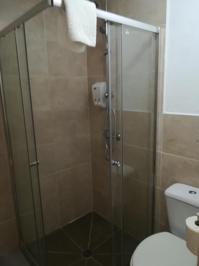 Hostal The Monkey Room Marbella Bagian luar foto