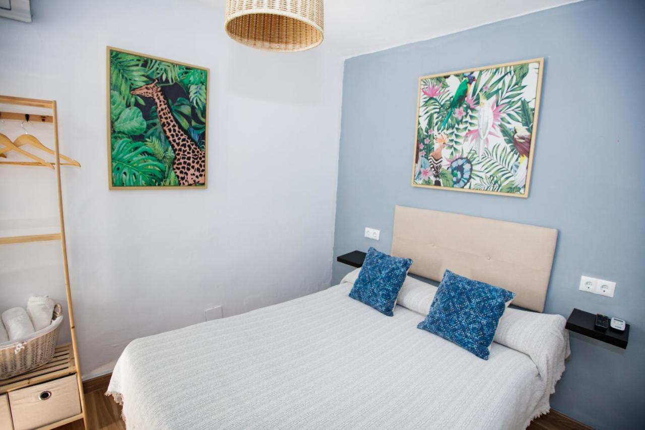 Hostal The Monkey Room Marbella Bagian luar foto