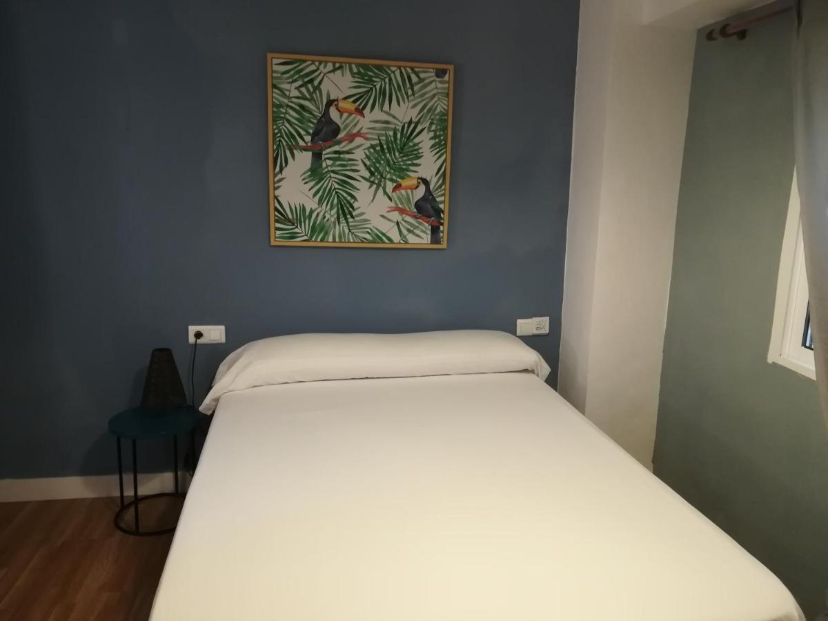 Hostal The Monkey Room Marbella Bagian luar foto