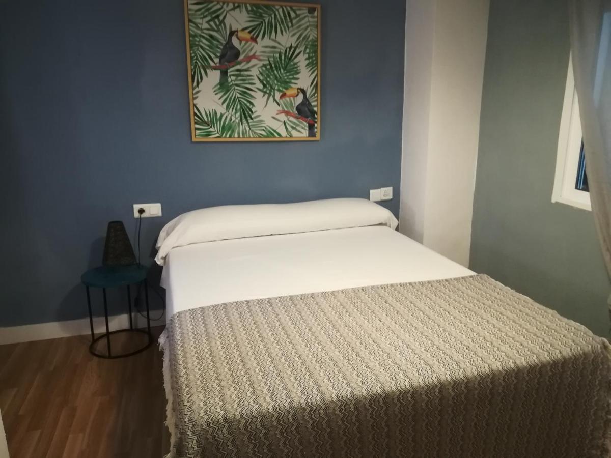 Hostal The Monkey Room Marbella Bagian luar foto
