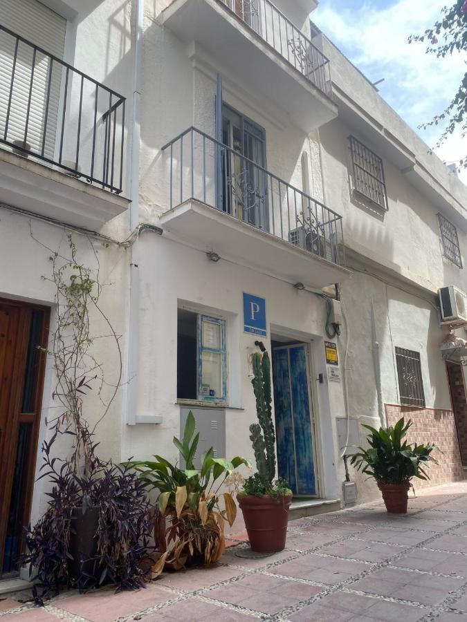 Hostal The Monkey Room Marbella Bagian luar foto