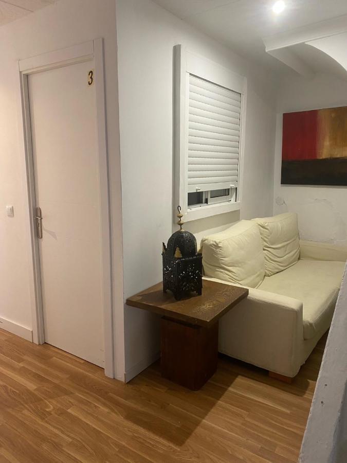 Hostal The Monkey Room Marbella Bagian luar foto