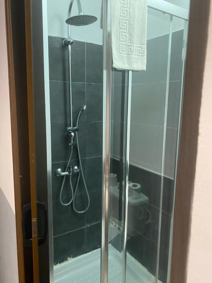 Hostal The Monkey Room Marbella Bagian luar foto