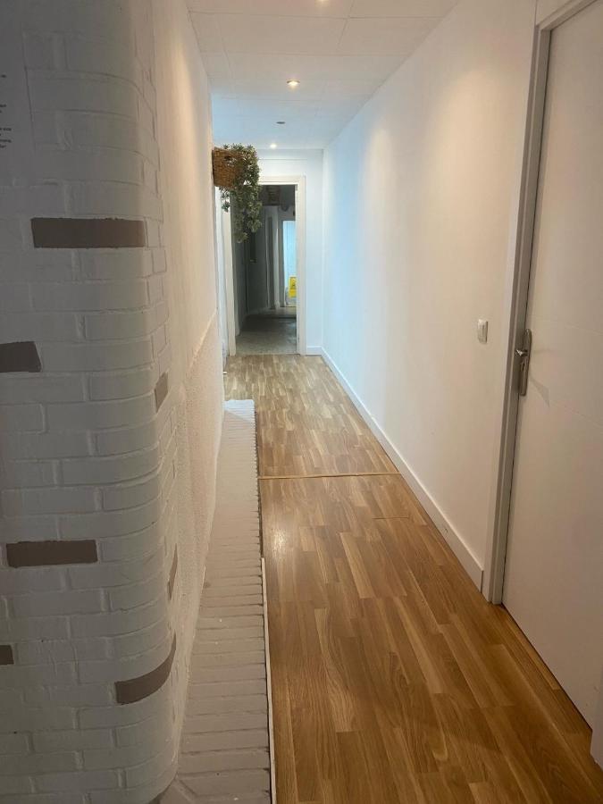 Hostal The Monkey Room Marbella Bagian luar foto
