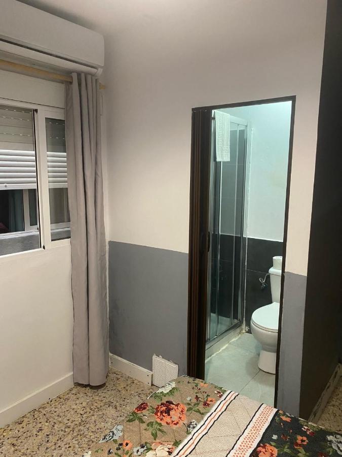 Hostal The Monkey Room Marbella Bagian luar foto