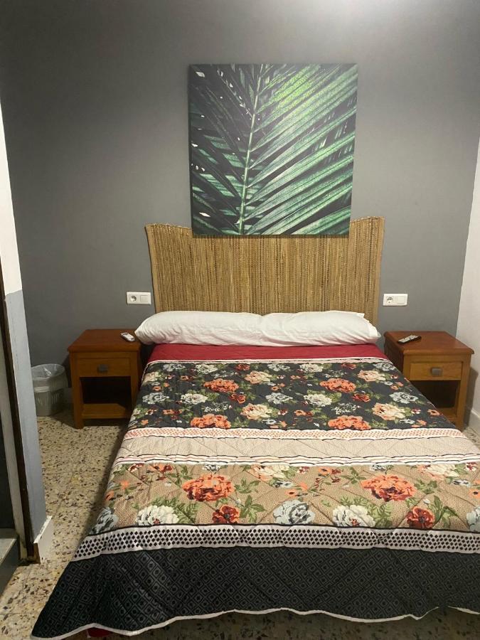 Hostal The Monkey Room Marbella Bagian luar foto