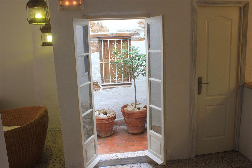 Hostal The Monkey Room Marbella Bagian luar foto