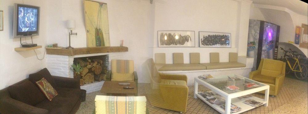 Hostal The Monkey Room Marbella Bagian luar foto