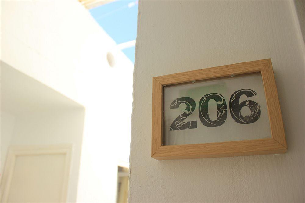 Hostal The Monkey Room Marbella Bagian luar foto
