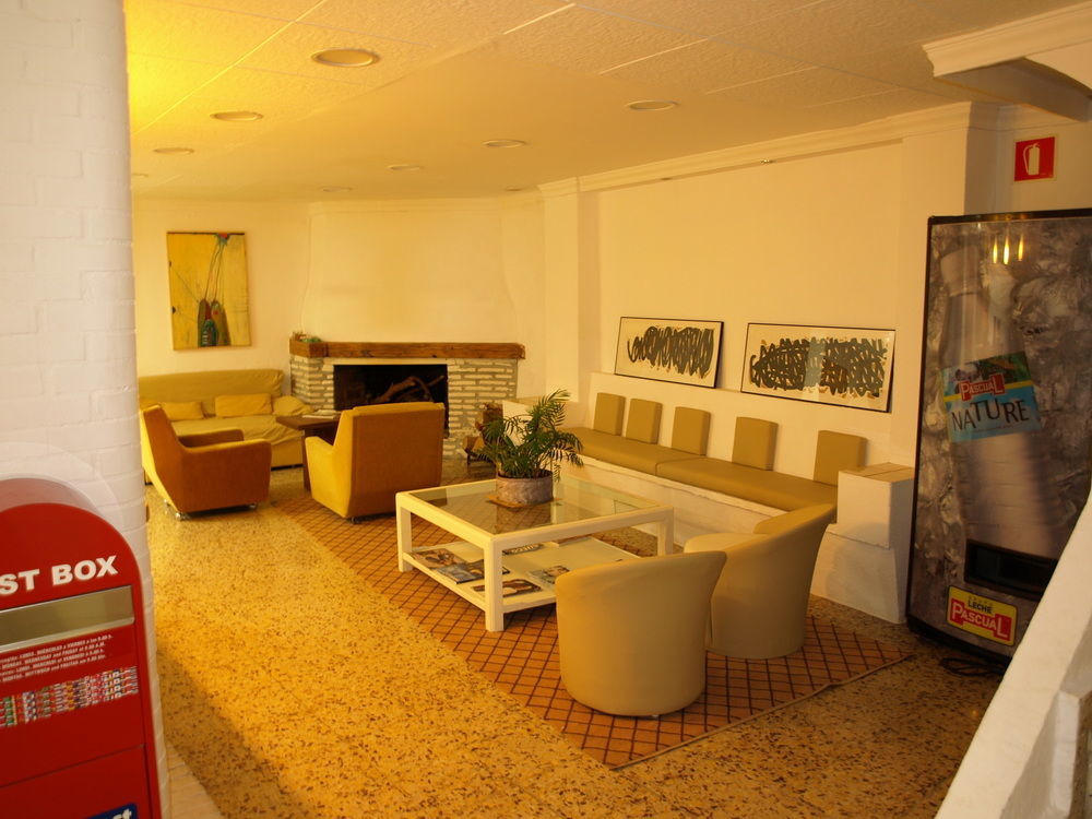 Hostal The Monkey Room Marbella Bagian luar foto