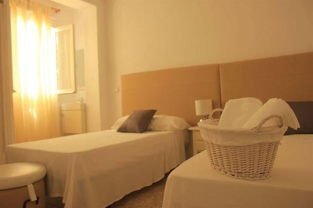 Hostal The Monkey Room Marbella Bagian luar foto