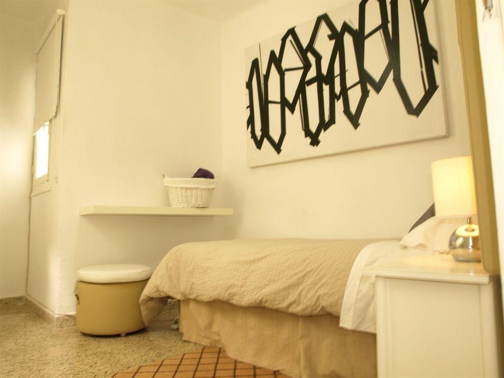 Hostal The Monkey Room Marbella Bagian luar foto