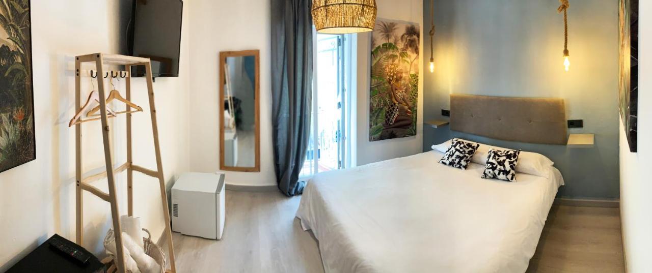 Hostal The Monkey Room Marbella Bagian luar foto