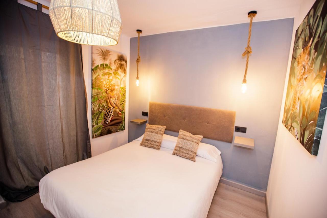 Hostal The Monkey Room Marbella Bagian luar foto