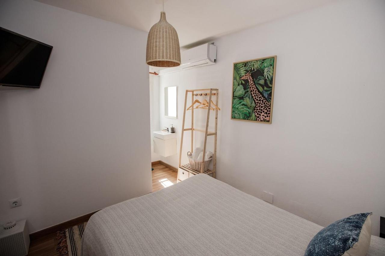 Hostal The Monkey Room Marbella Bagian luar foto