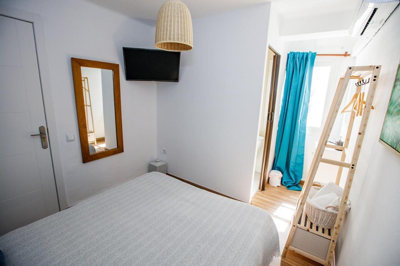 Hostal The Monkey Room Marbella Bagian luar foto
